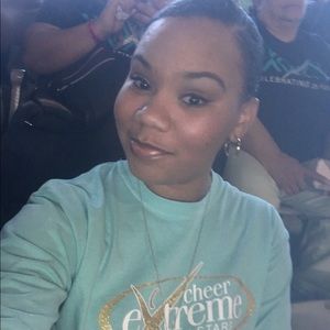 Meet your Posher, Devannie